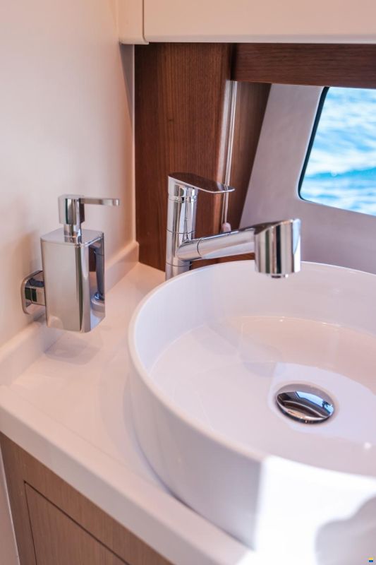 Focus Motor Yacht 44 mit LP Lago Maggiore/Bodensee