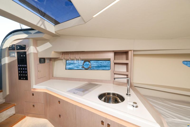 Focus Motor Yacht 37 mit LP Lago Maggiore/Bodensee