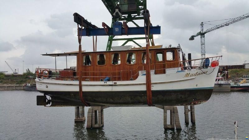 Classic Motor Yacht