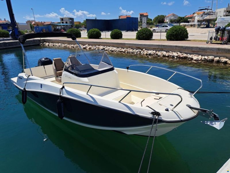 Quicksilver Activ 675 Open