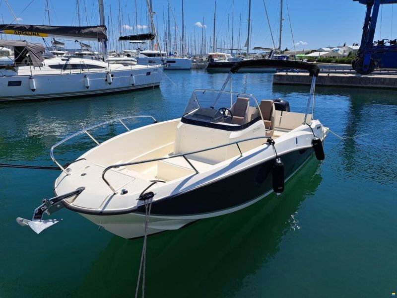 Quicksilver Activ 675 Open