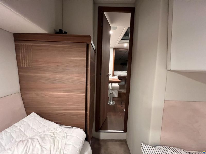 Sealine S 380