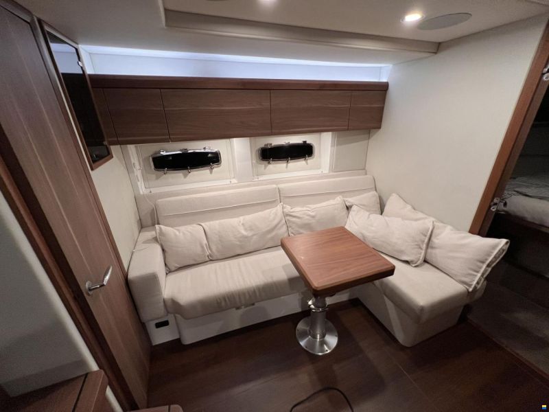 Sealine S 380