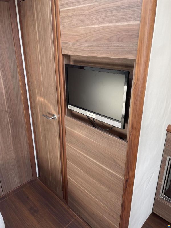 Sealine S 380