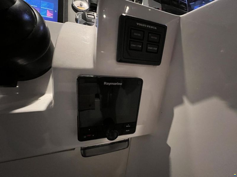 Sealine S 380