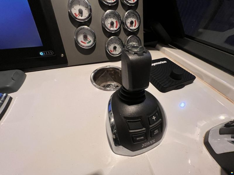 Sealine S 380