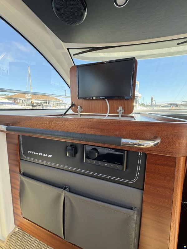 Nimbus 305 Coupe