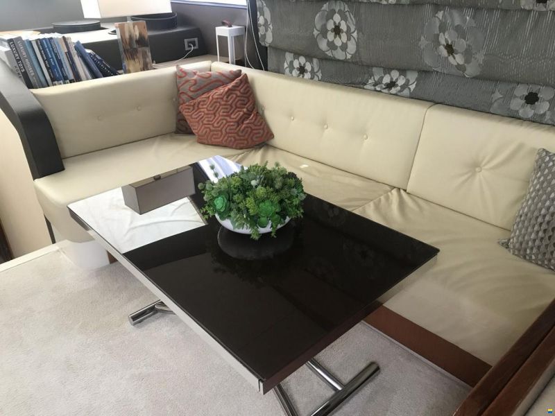 Ferretti 592