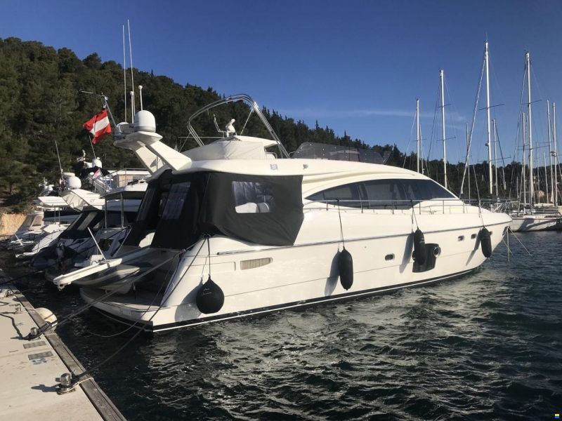 Ferretti 592