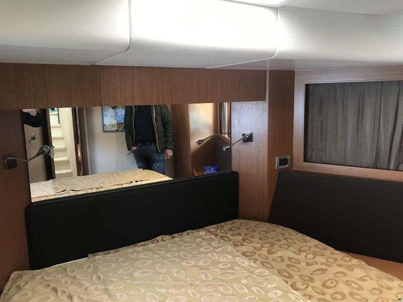 Ferretti 592