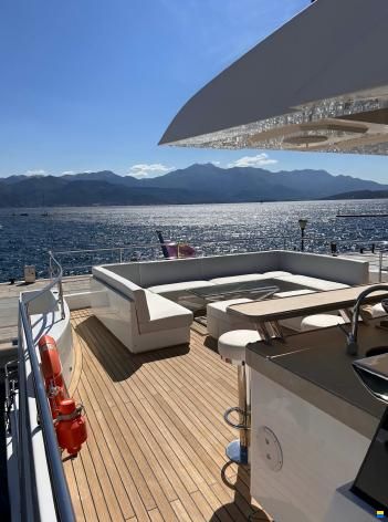 Gulf Craft Majesty 100