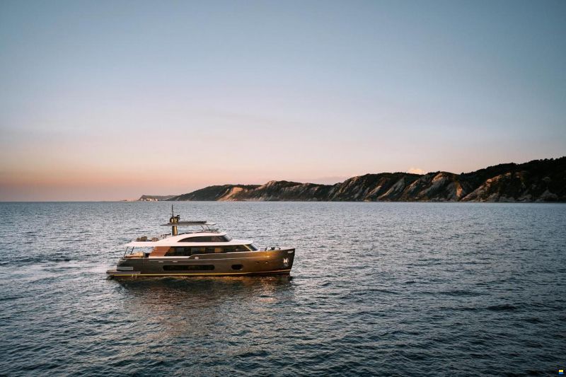 Azimut Magellano 25