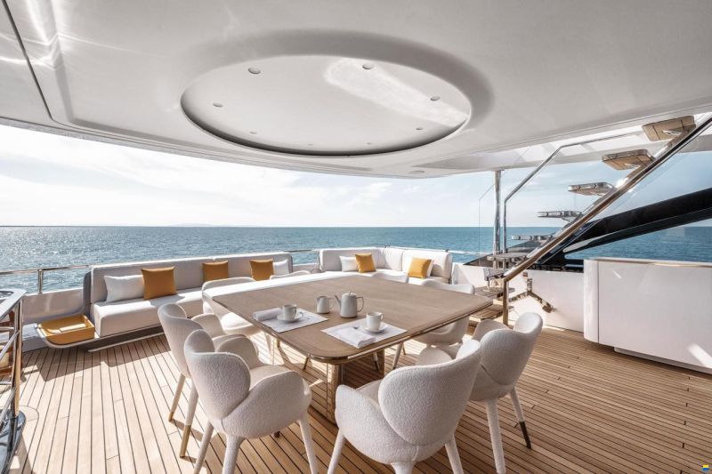 Azimut Grande Trideck
