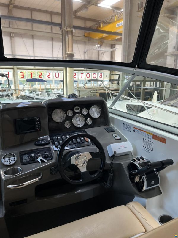 Rinker 310 Express Cruiser