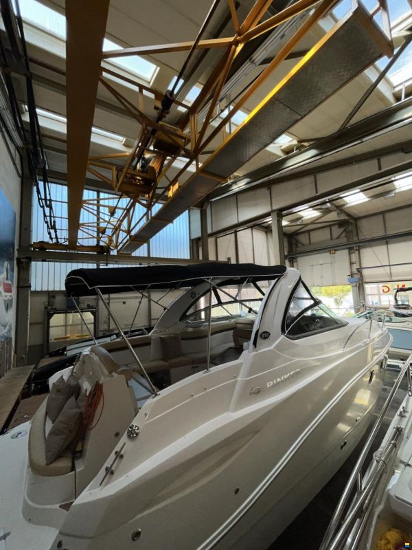 Rinker 310 Express Cruiser