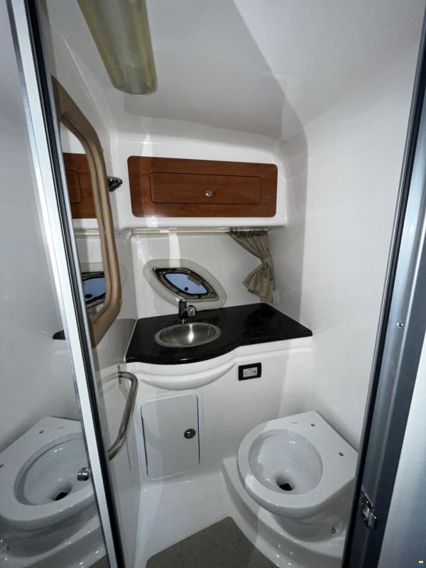 Rinker 310 Express Cruiser
