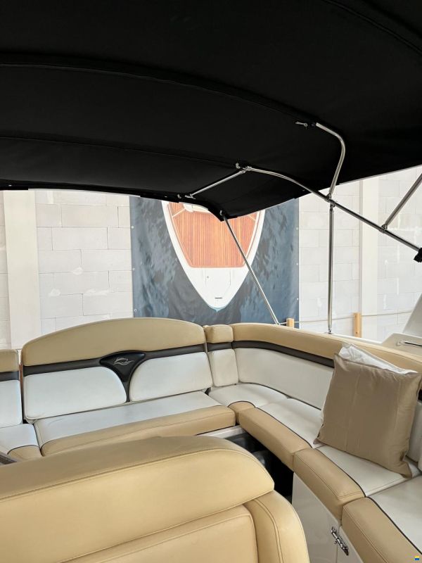 Rinker 310 Express Cruiser