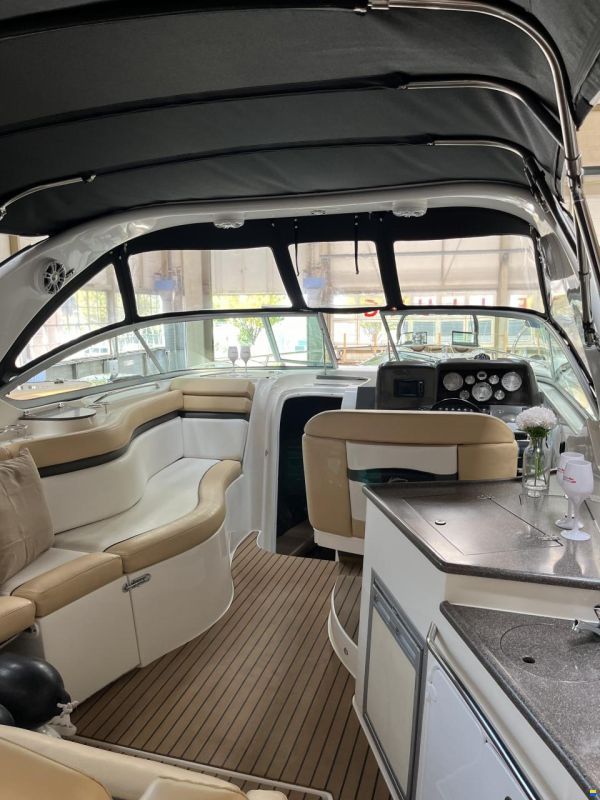 Rinker 310 Express Cruiser