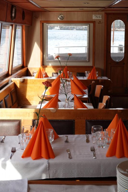 Hollandia Katarina sightseeing vessel