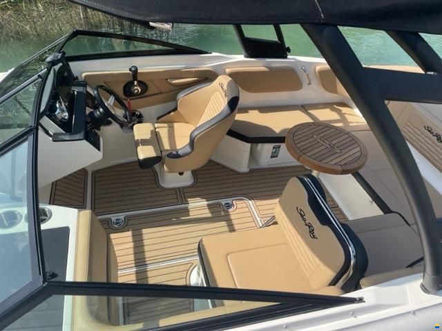 Sea Ray 210 SPX