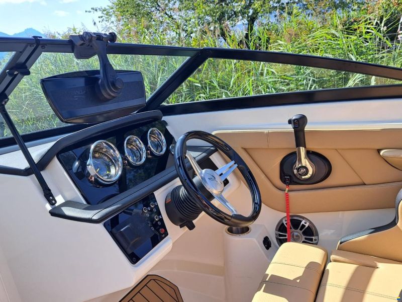 Sea Ray 210 SPX