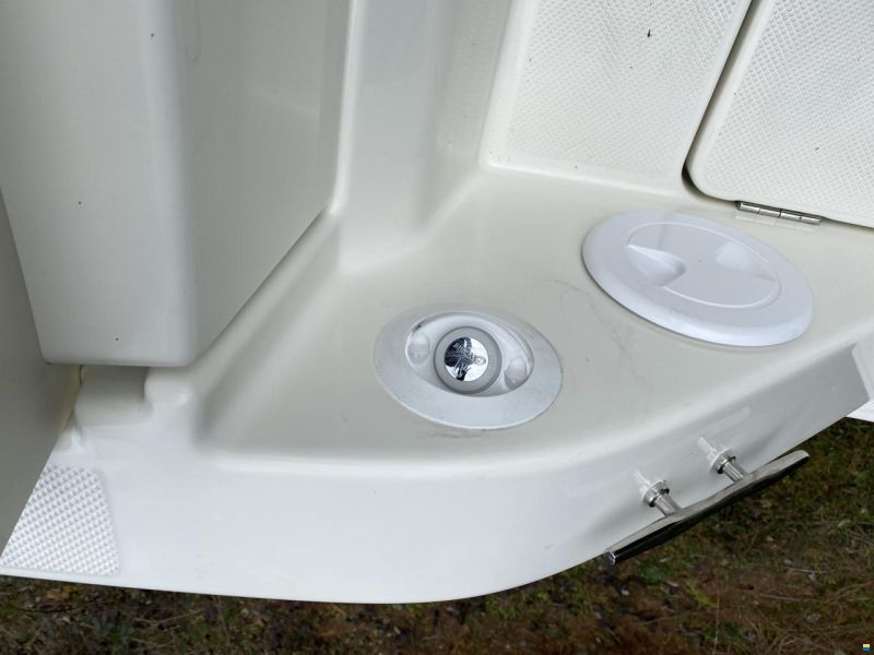 Quicksilver Activ 605 Sundeck