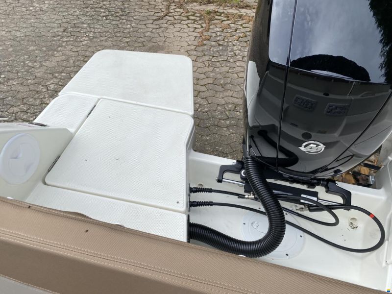 Quicksilver Activ 605 Sundeck