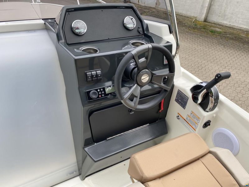 Quicksilver Activ 605 Sundeck