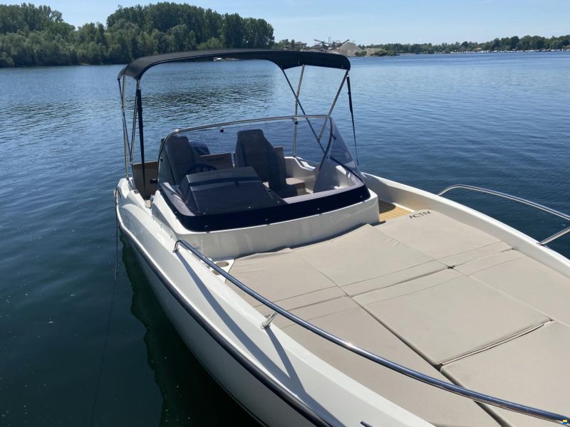 Quicksilver Activ 605 Sundeck