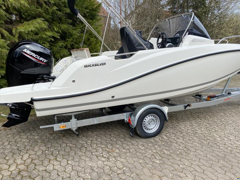 Quicksilver Activ 605 Sundeck