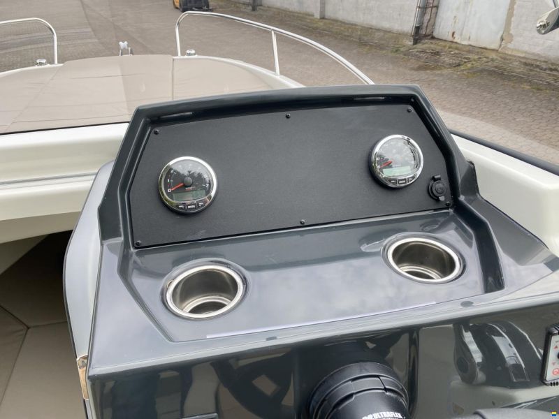 Quicksilver Activ 605 Sundeck