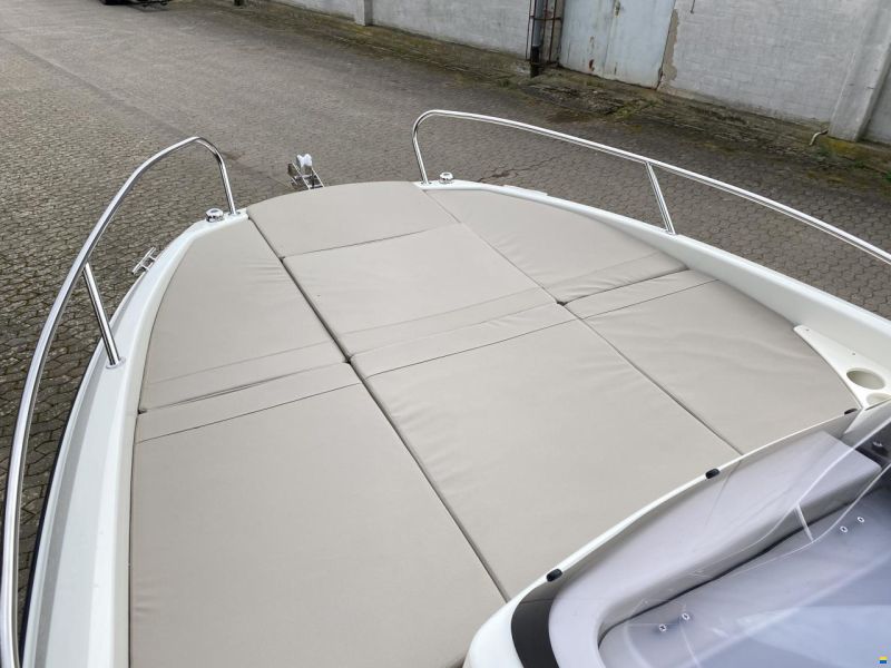 Quicksilver Activ 605 Sundeck