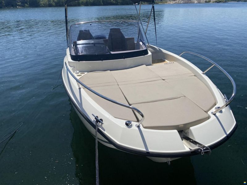 Quicksilver Activ 605 Sundeck