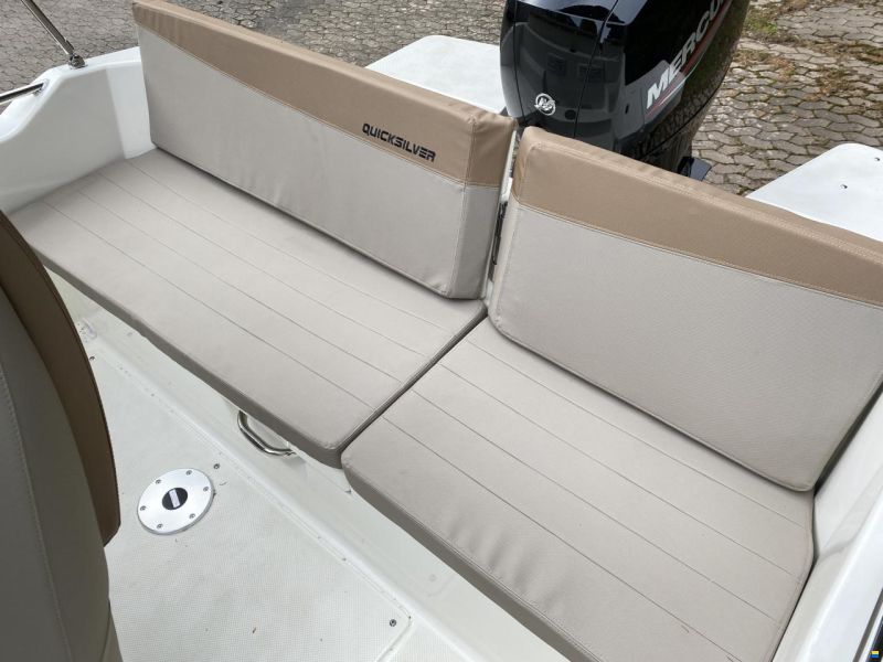 Quicksilver Activ 605 Sundeck