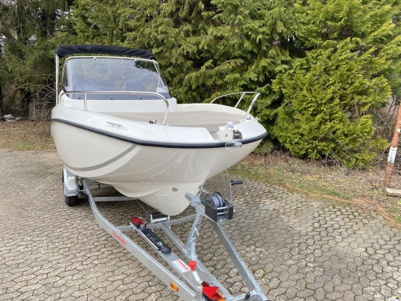Quicksilver Activ 605 Sundeck