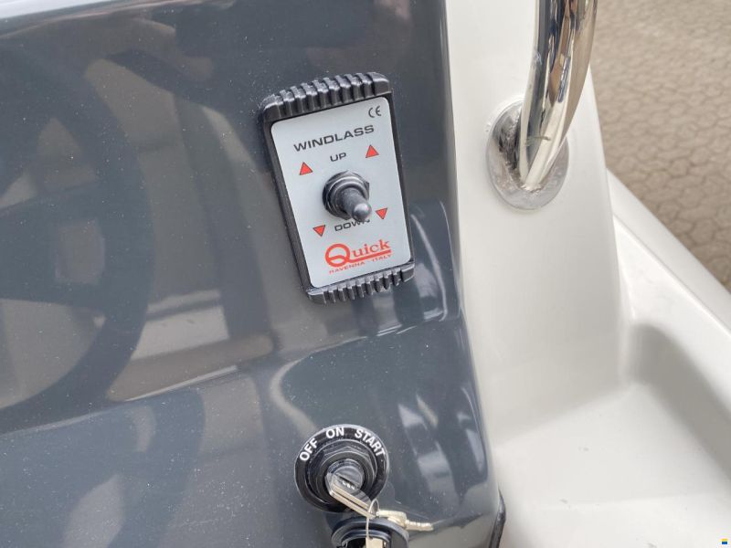 Quicksilver Activ 605 Sundeck