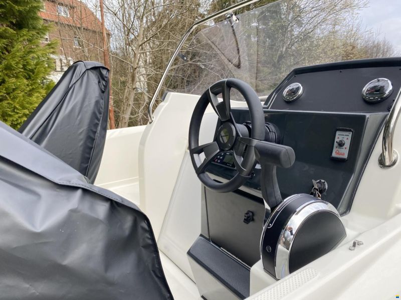 Quicksilver Activ 605 Sundeck