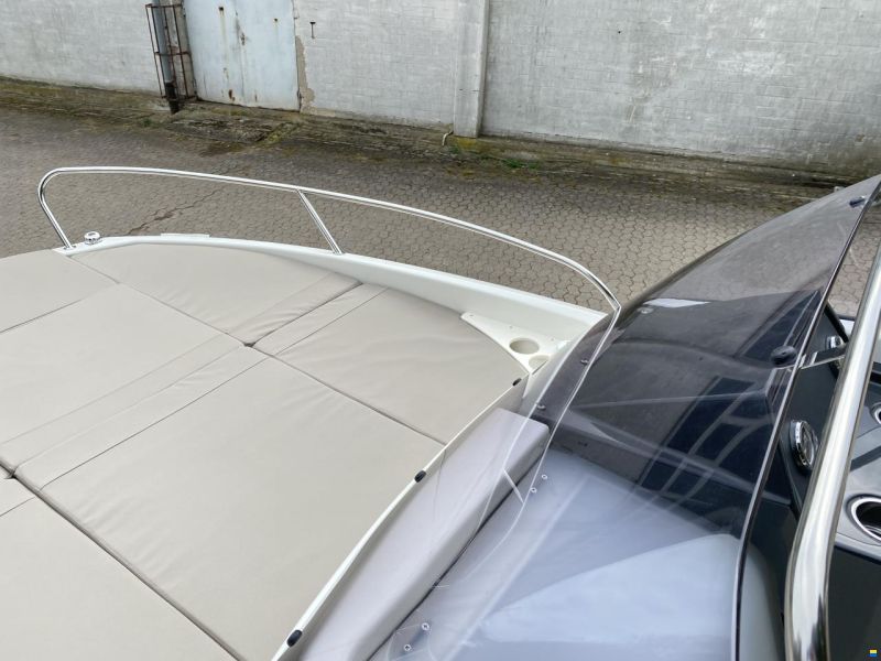 Quicksilver Activ 605 Sundeck