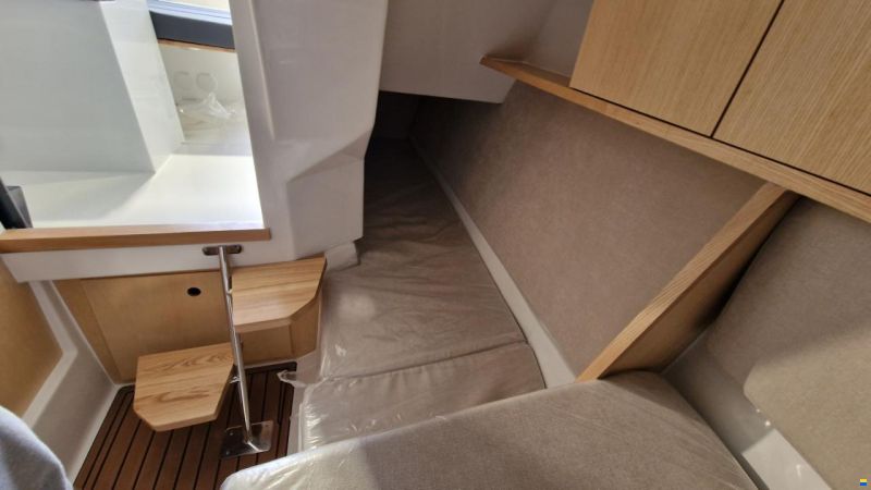 Massiv Boats Massiv Boat Cabin 695 Spoiler STD Color
