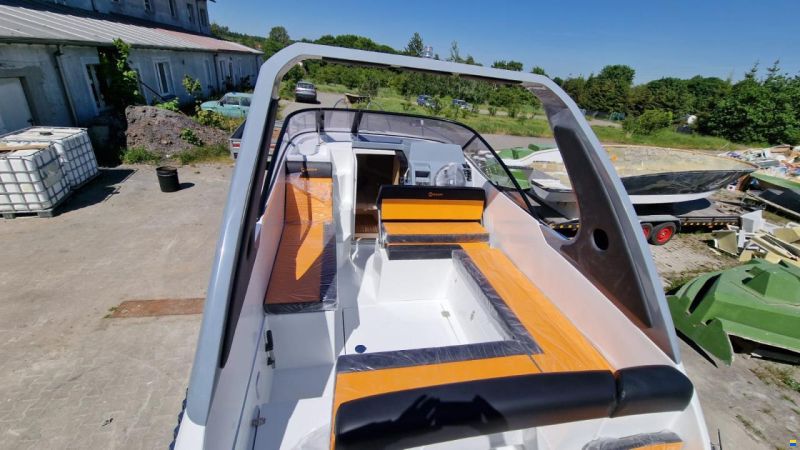 Massiv Boats Massiv Boat Cabin 695 Spoiler STD Color
