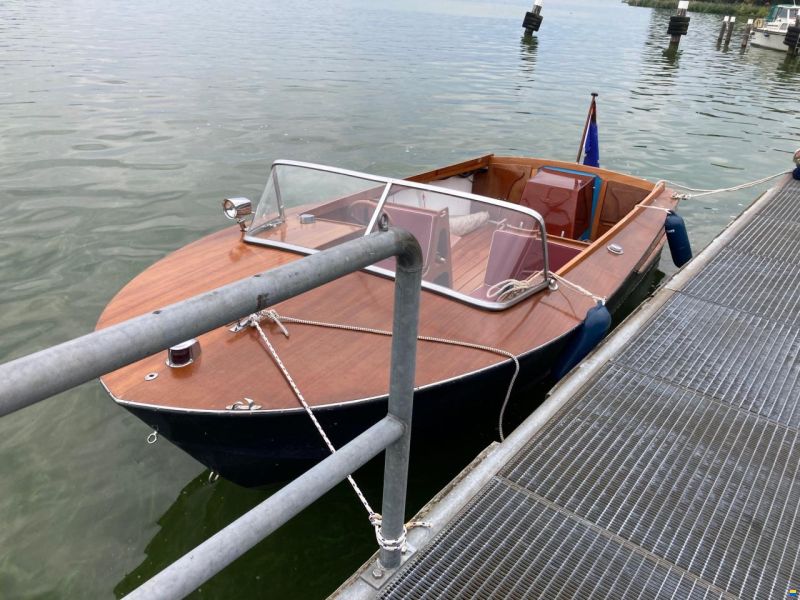 Coronet Runabout 1800