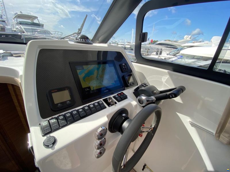 Rodman 31 Spirit HT Outboard