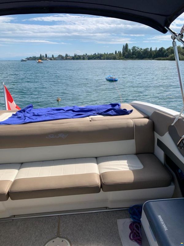 Sea Ray 210 Overnighter Swiss-Pack