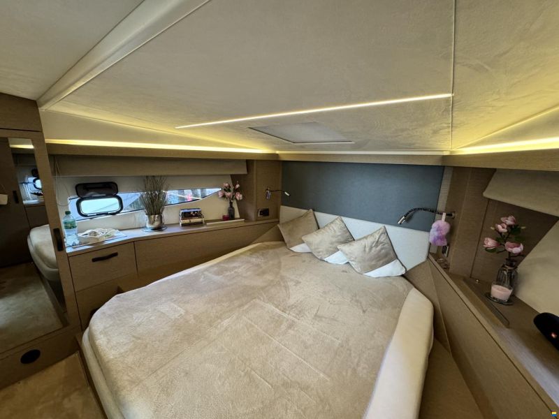 Prestige Yachts 420 Fly