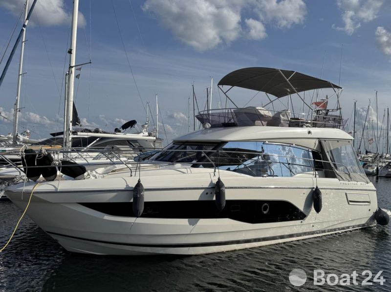 Prestige Yachts 420 Fly