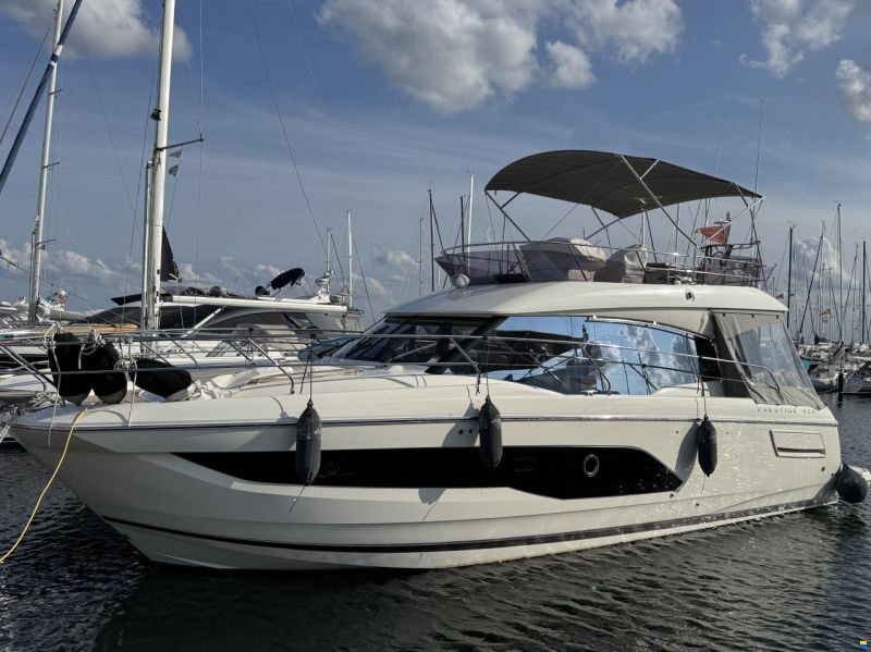 Prestige Yachts 420 Fly