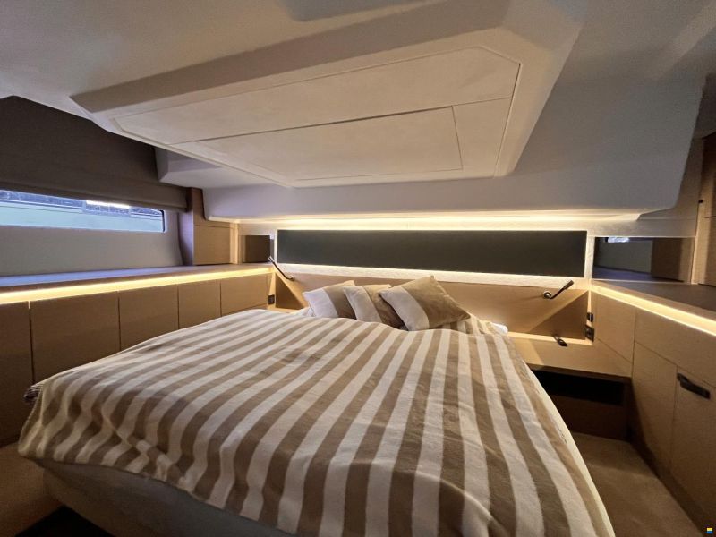 Prestige Yachts 420 Fly