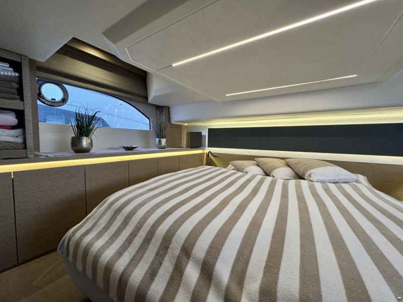 Prestige Yachts 420 Fly
