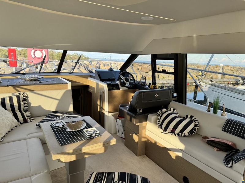 Prestige Yachts 420 Fly