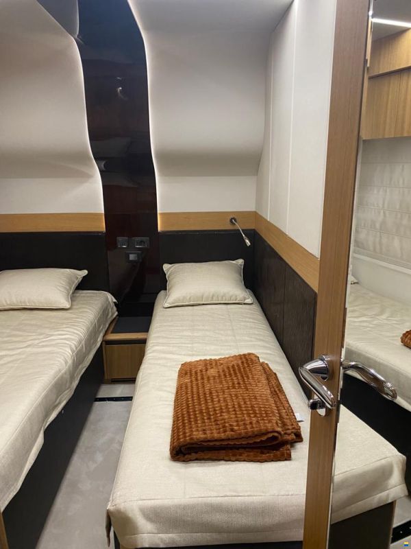 Galeon 680 FLY